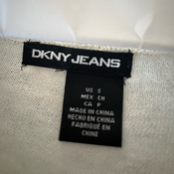 DKNY never worn with tags lightweight top. Small - Picture 4 of 5